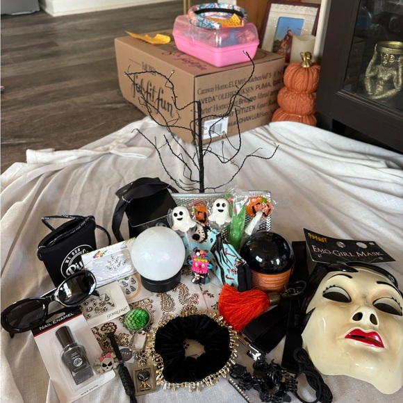 Spooky Girl Mystery Box ππ»π¦ - Picture 2 of 4